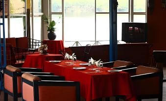 Afrikiko Riverfront Resort - Housity