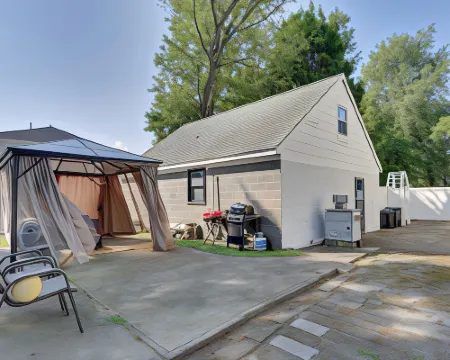 11 マイル トゥ マンハッタン: ペットフレンドリー デュプレックス ウィズ ヤード！ ティーネックのホテル