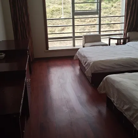 Fugu Xinmin Derong Hotel