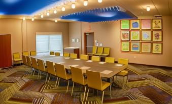 Holiday Inn Express & Suites Detroit North - Roseville