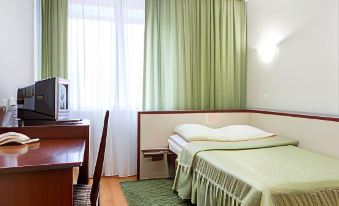 2. Turist H..