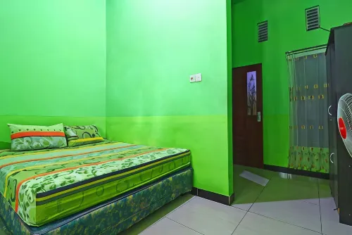 Penginapan Qarina  Syariah Banjarbaru Hotels in Guntung Payung