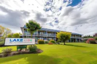 Lakeside Motel & Apartments - parkir