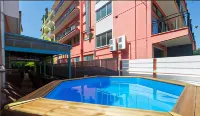 Sunflower Beach Backpacker Hostel & Bar Hotels in Marebello