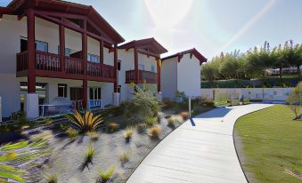 Résidence Néméa le Domaine d'Uhaina