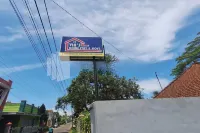 Vins Homestay Kroya Mitra RedDoorz Hotels in Kroya