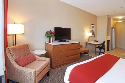 Holiday Inn Express & Suites Calgary NW - University Area