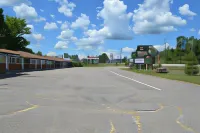 Pinewood Inn - Motels