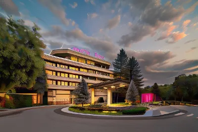 Crowne Plaza Bucharest Hotels near LIGHT HOUSE CONCEPT