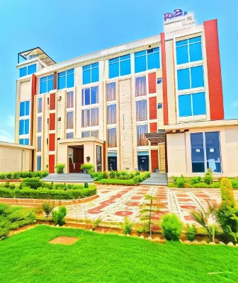 7 Hills Hotel & Resort Hotels near Maharani Sthan Darweshpura