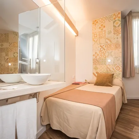 Hostal Marenostrum Отели рядом с достопримечательностью «Старый город»
