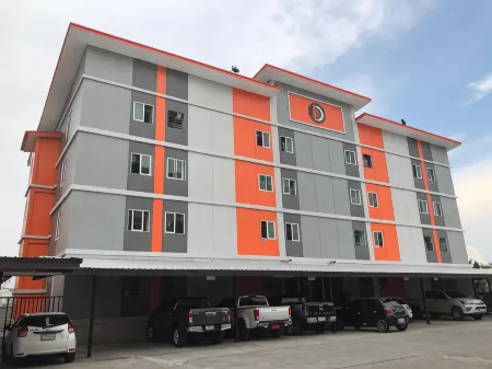 D5 Hotel Map Pong Branch Отели рядом с достопримечательностью «Wat Khao Din Yannimit»