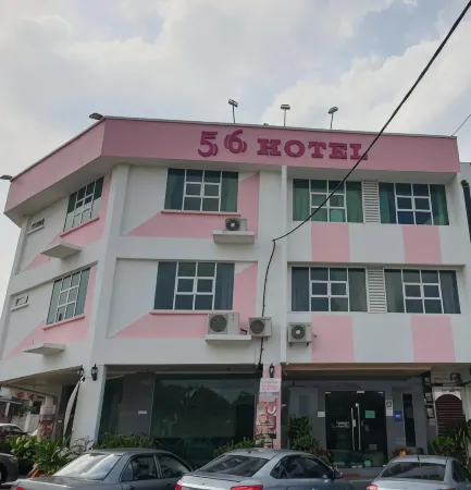 56 Hotel Отели рядом с достопримечательностью «Таман Рекриси Тасайк Чатин Ментакаб»