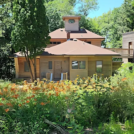 Family-Friendly Retreat on Julia Street - Explore Okoboji from Your Doorstep