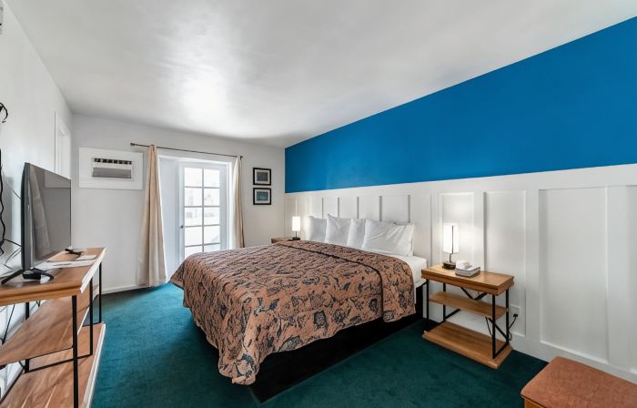 Captain's Table Hotel by Everglades Adventures
