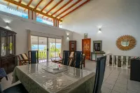 Lemongrass Lodge