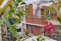 Ixora Suites Hotel di 