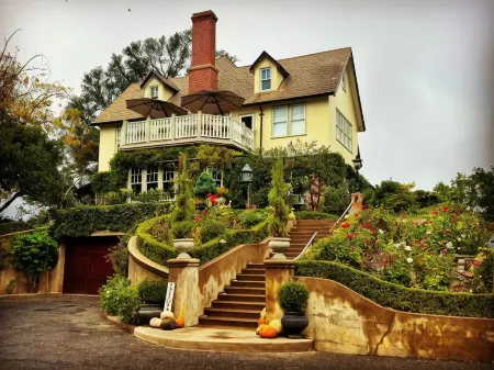 The Inn on Knowles Hill Bed & Breakfast Hotel