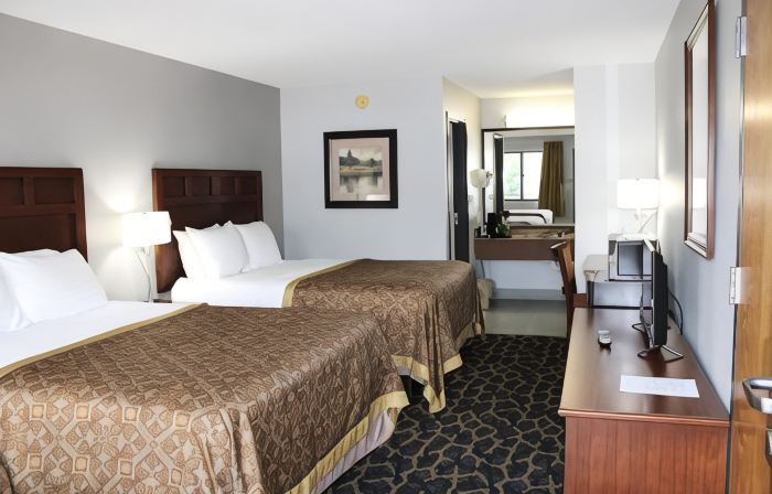 Greenlight Inn & Suites St James