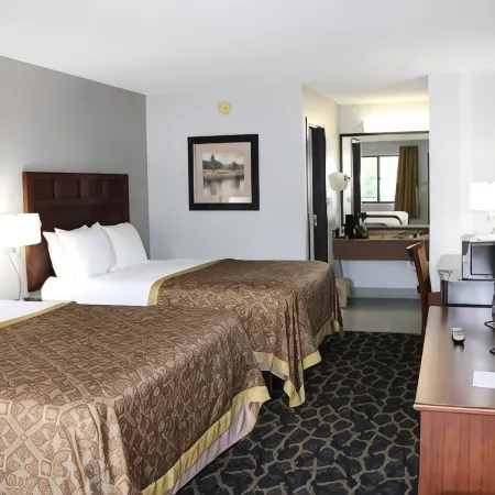 Greenlight Inn & Suites St James