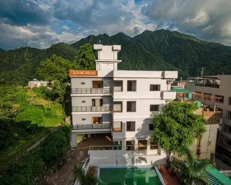 โฮเทล ริชีเคช แกรนด์ โรงแรมในริชิเคช