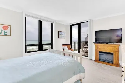Modern Elegance Meets Coastal Escape: Explore Newly Updated 2 BR Penthouse Condo Hotels near Wrightsville Beach Marina