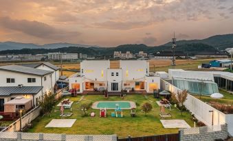 Gyeongju Macaron Kids Pool Villa Pension