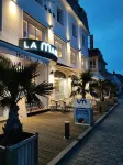 Le Grand Hôtel de la Marine "face à la mer" Hotels in Port-en-Bessin-Huppain