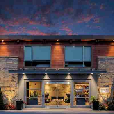 Qualicum Beach Inn Hotel Exterior