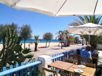 Hostal Estudios Hotels near Parc de Turo Caritg