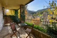 Hotel Rural El Mirador de los Pirineos فنادق في Huesca Province