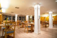 Hotel am Schlosspark , Wiesbaden - Breakfast