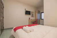 RedDoorz @ Kiaracondong Hotels in Batununggal