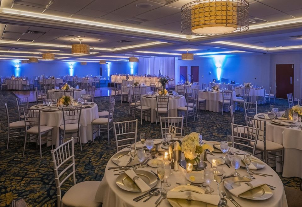 Crowne Plaza Hotel and Suites Pittsburgh South Over view