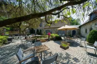 Hotel les Jardins de La Molignée فنادق في Anhee