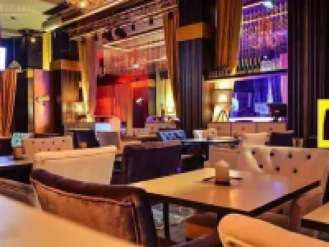 ヘミングウェイ レジデンス ブカレストのホテル