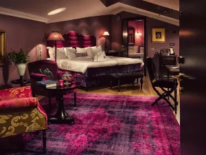 Dorsia Hotel & Restaurant