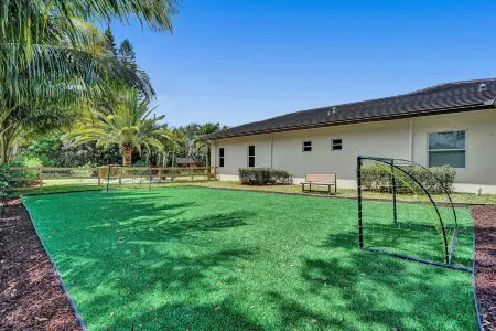 Luxury 8Br w Pool Mini-Golf Soccer- 16 Guests Отели рядом с достопримечательностью «The Axe Hole House | Axe Throwing Fort Lauderdale | Event Specialists |»