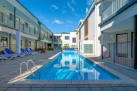 Beachpoint Apartments - Beach