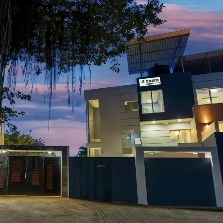 Treebo Midvalley Residence