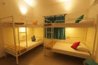 Tropical Wave Hostel Morjim