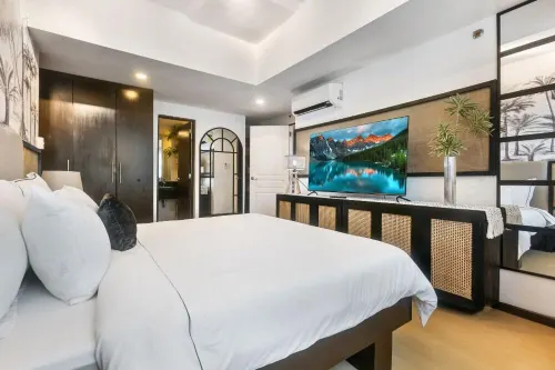 Tropical Oasis with the best unobstructed view of BGC + 100mbps wifi & Netflix