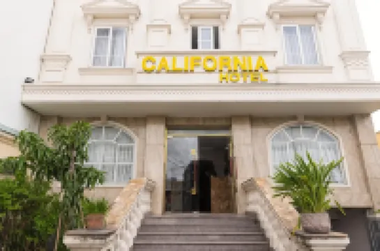 California Hotel Parish Chau Nam周辺のホテル