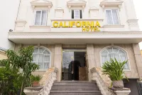 California Hotel Hotel a Hóc Môn