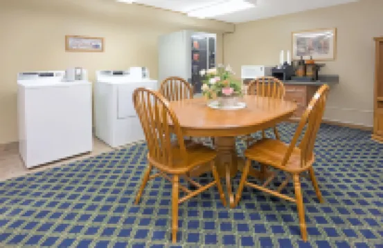 Super 8 by Wyndham St. Clair MO