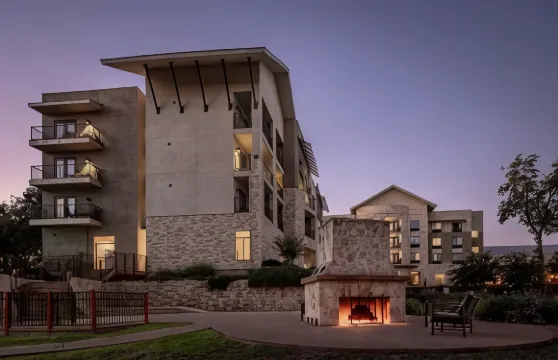 紐布朗費爾斯河村萬怡酒店