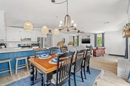 Summer Bliss! 1 Block to White Sand Beaches & 2 Miles to 30A's Best Shops!