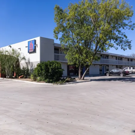 Motel 6 Uvalde, TX