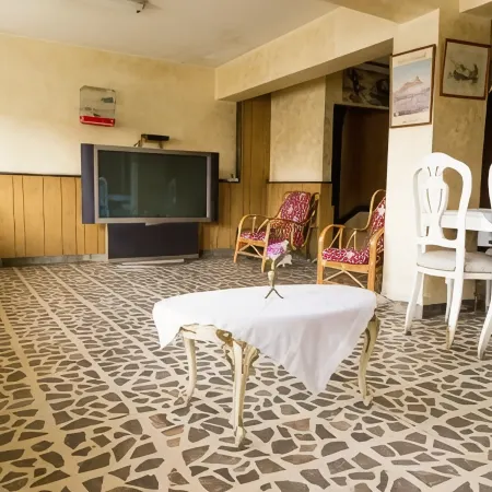 Sun Rise Hotel & Hostel & Tours