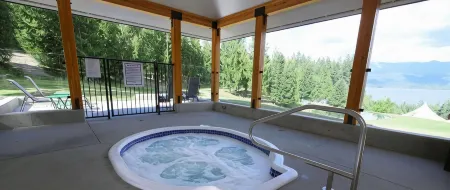 Kootenay Lakeview Resort , BW Signature Collection Отели рядом с достопримечательностью «Саншайн Бэй Риджинал Парк - Саншайн Бэй Портен»